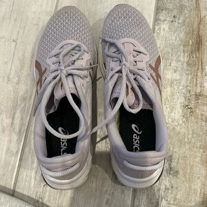 ASICS athletic shoes. Great running shoes size 9.5. Barley worn around 5 times